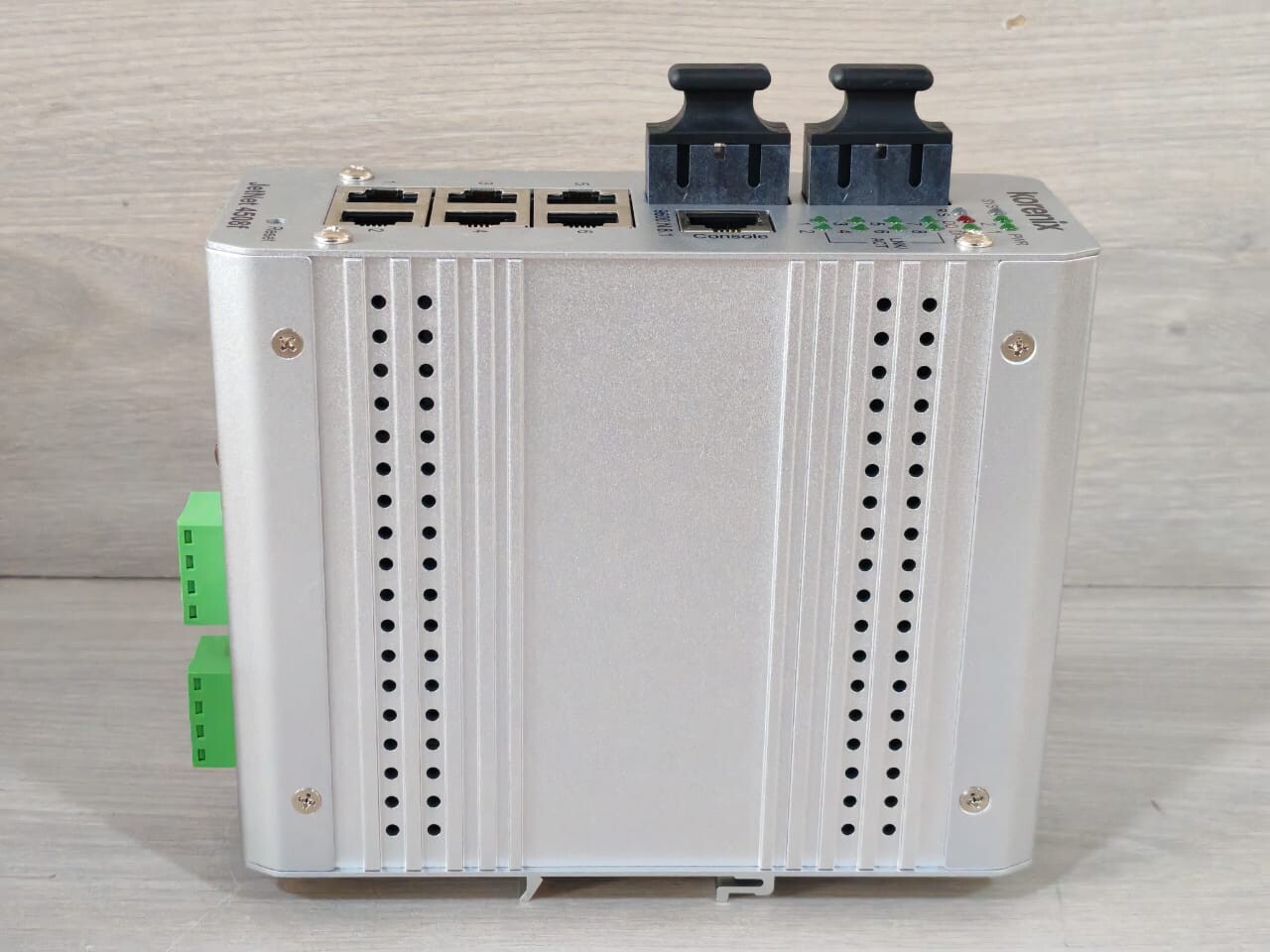 Korenix 4508f-SW V2 HW/VER.1.0 Korenix JetNet 4508f-SW V2 HW/VER.1.0 ETHERNET RAIL SWITCH -WITHOUT CABLE 8