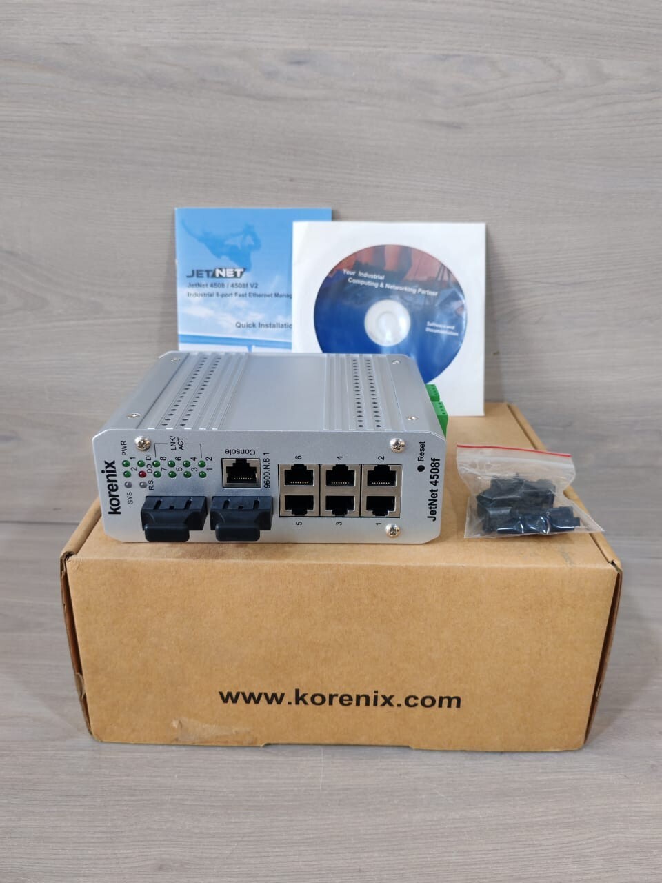 Korenix JetNet 4508f-SW V2 HW/VER.1.0 ETHERNET RAIL SWITCH -WITHOUT CABLE