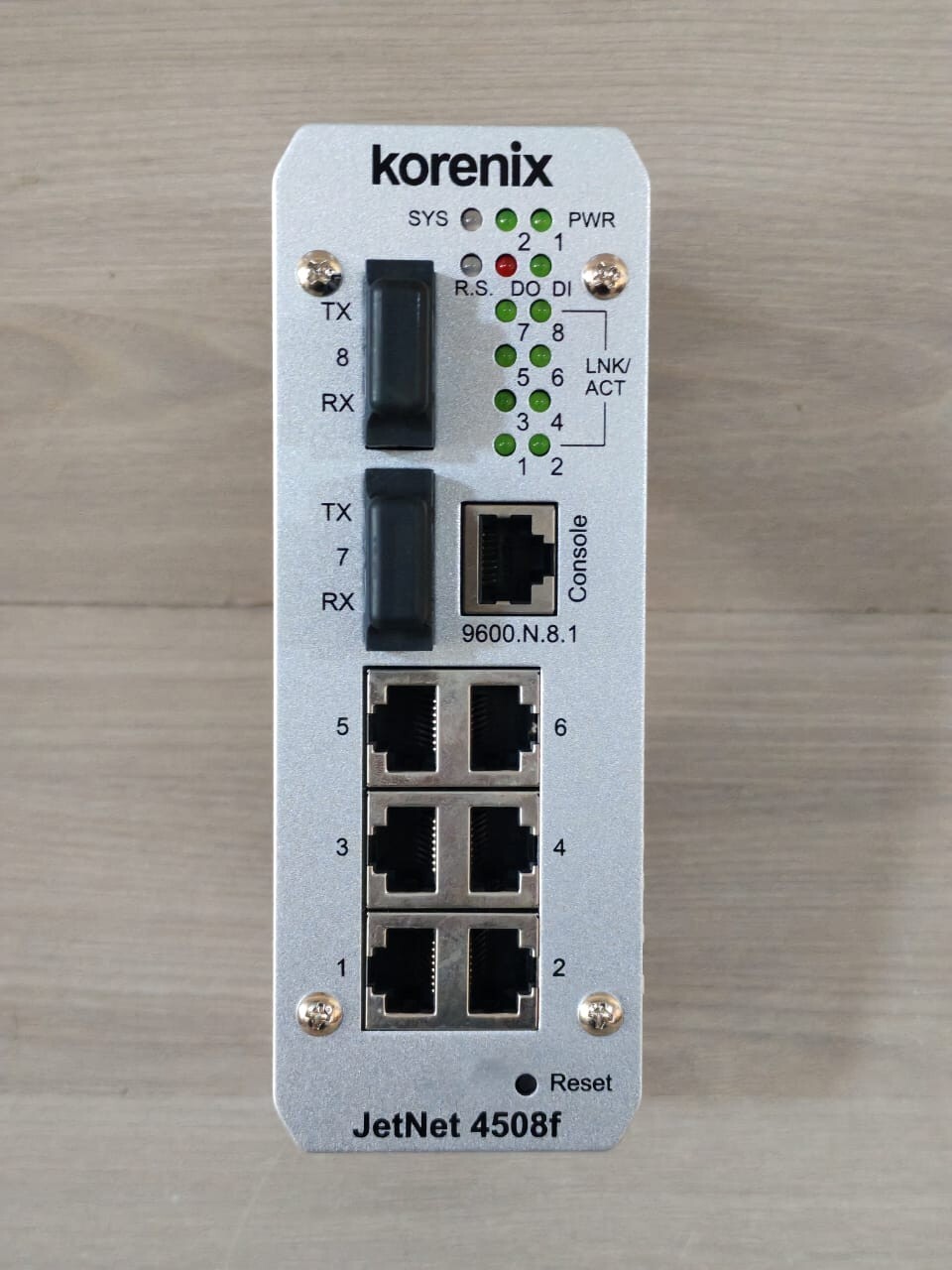 Korenix JetNet 4508f-SW V2 HW VER.1/0 Korenix JetNet 4508f-SW V2 HW VER.1/0 ETHERNET RAIL SWITCH 3