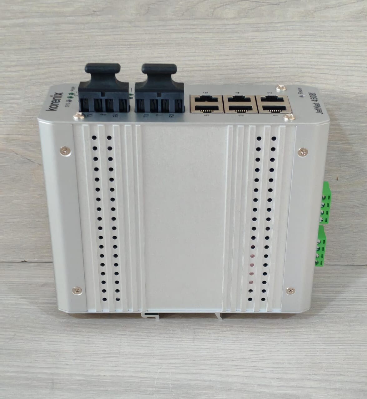Korenix JetNet 4508f-SW V2 HW VER.1/0 Korenix JetNet 4508f-SW V2 HW VER.1/0 ETHERNET RAIL SWITCH 8