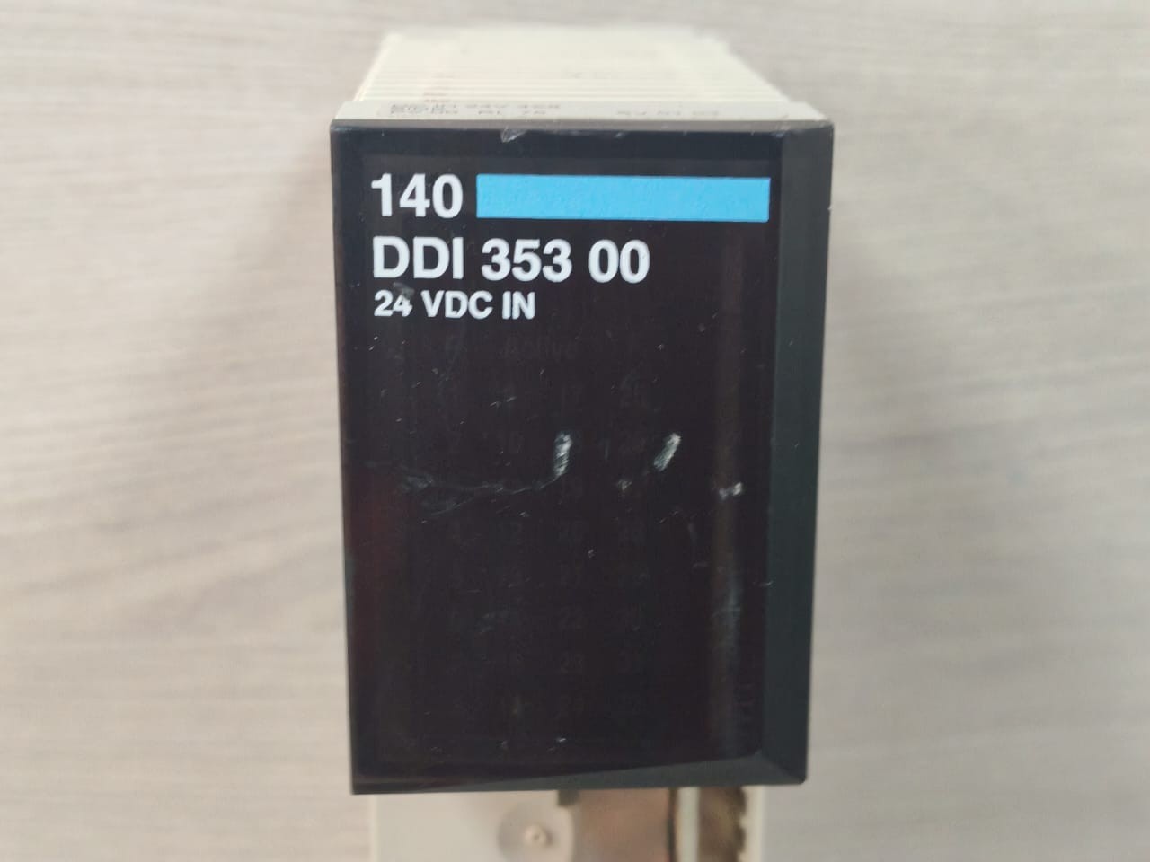 Schneider Electric DDI-353-00 Schneider Electric 140 DDI 353 00 TSX Modicon Quantum 24V - WITHOUT COVER 2