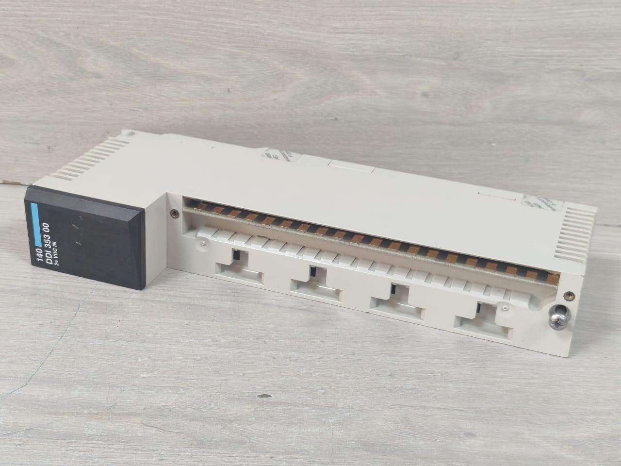 Schneider Electric DDI-353-00 Schneider Electric 140 DDI 353 00 TSX Modicon Quantum 24V - WITHOUT COVER 4