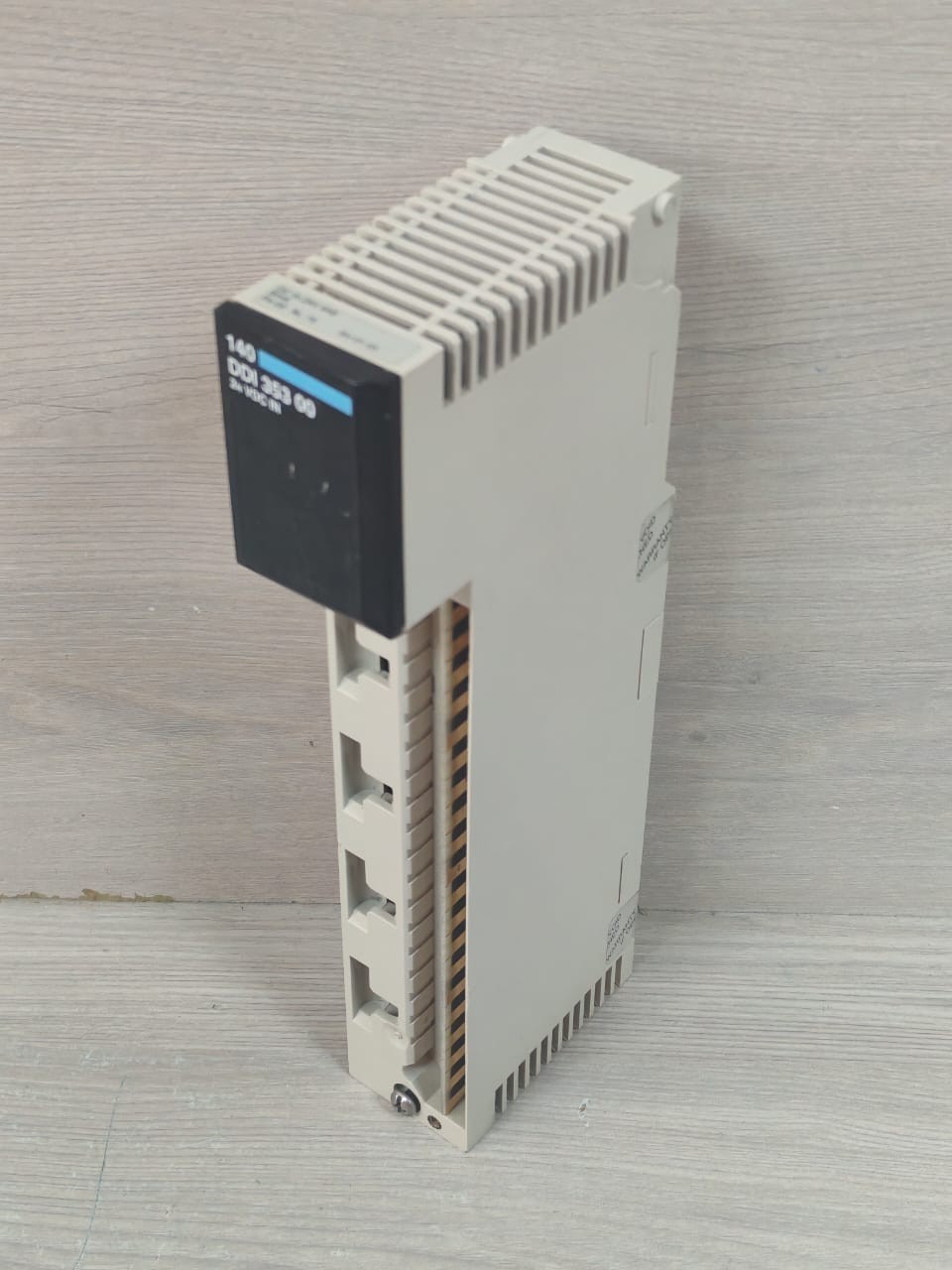Schneider Electric DDI-353-00 Schneider Electric 140 DDI 353 00 TSX Modicon Quantum 24V - WITHOUT COVER 7
