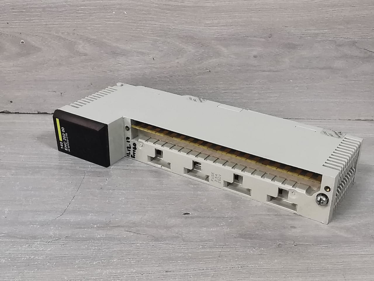 Schneider Electric EHC-202-00 Schneider TSX Quantum 140 EHC 202 00 HIGH SPEED CTR 2CH 500KHZ - WITHOUT COVER 8