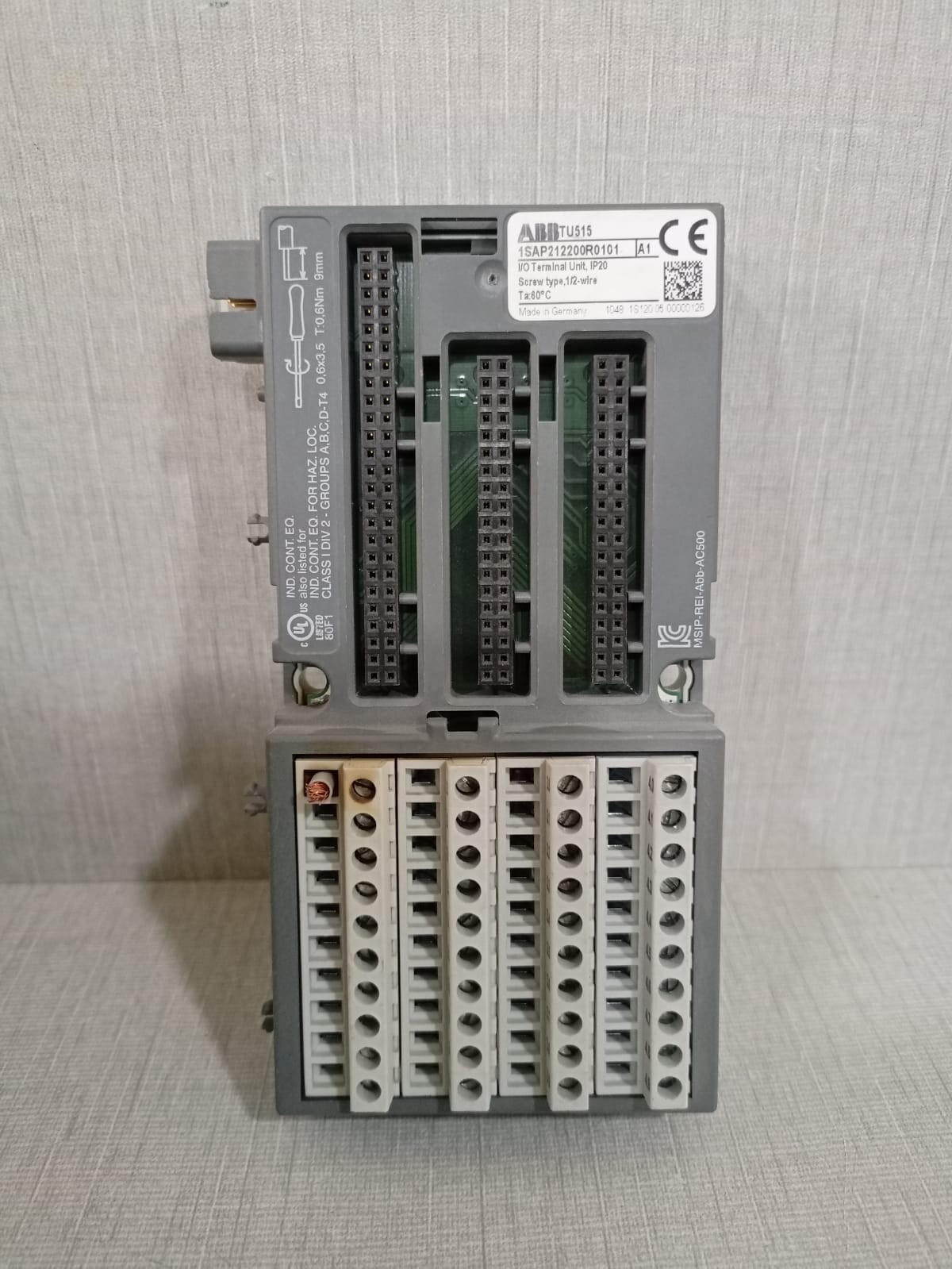 ABB 1SAP212200R0101 ABB 1SAP212200R0101 TU515 A1 + ABB TU515 B1 1SAP212200R0001 I/O TERMINAL UNIT 2