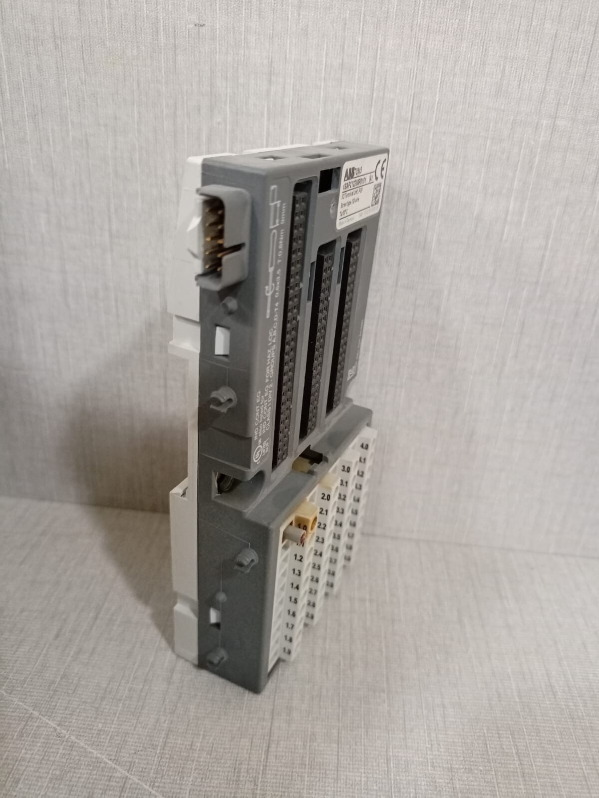 ABB 1SAP212200R0101 ABB 1SAP212200R0101 TU515 A1 + ABB TU515 B1 1SAP212200R0001 I/O TERMINAL UNIT 5