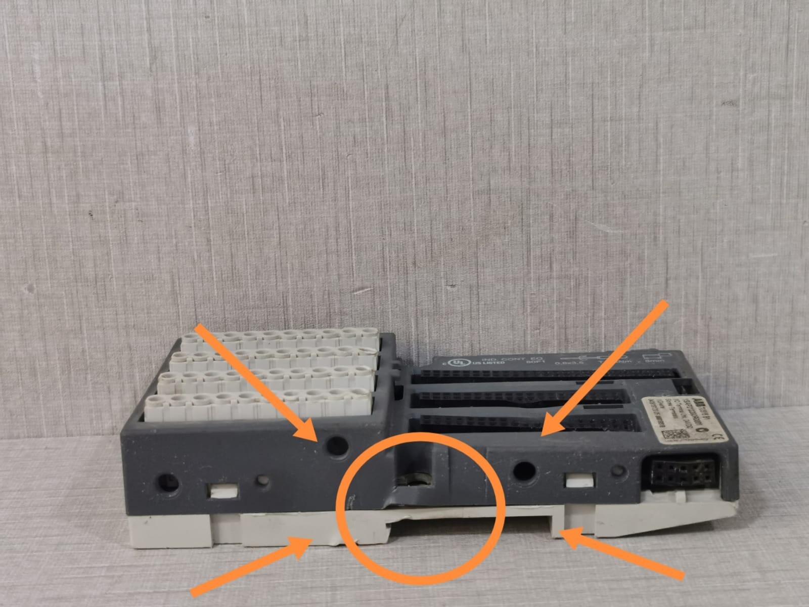 ABB 1SAP212200R0101 ABB 1SAP212200R0101 TU515 A1 + ABB TU515 B1 1SAP212200R0001 I/O TERMINAL UNIT 7