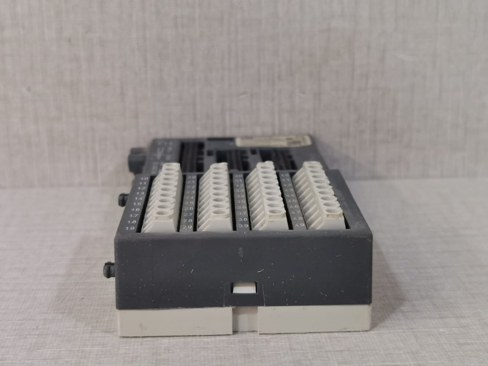 ABB 1SAP212200R0101 ABB 1SAP212200R0101 TU515 A1 + ABB TU515 B1 1SAP212200R0001 I/O TERMINAL UNIT 9