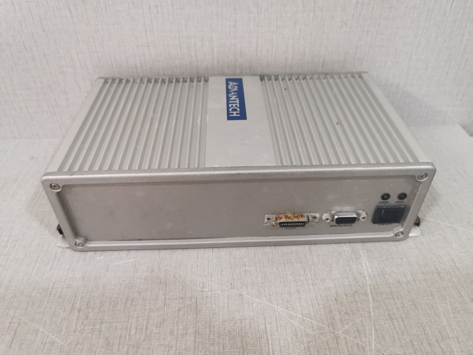 Advantech ARK 3382 ADVANTECH ARK 3382 COMPACT SYSTEM 12-24VDC 4