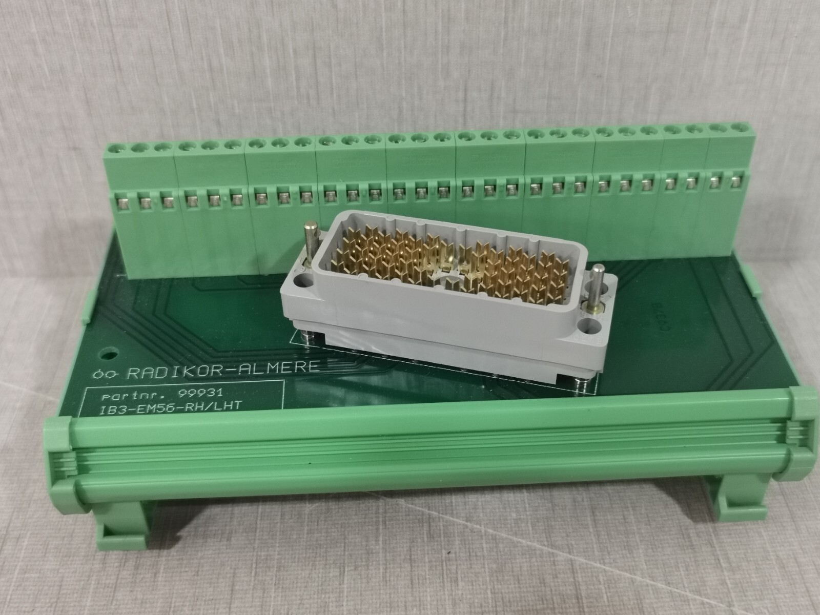 Phoenix Contact IB 3-EM56-RH/LHT Phoenix Contact IB 3-EM56-RH/LHT Radikor-Almere 99931 Interconnection Module 3