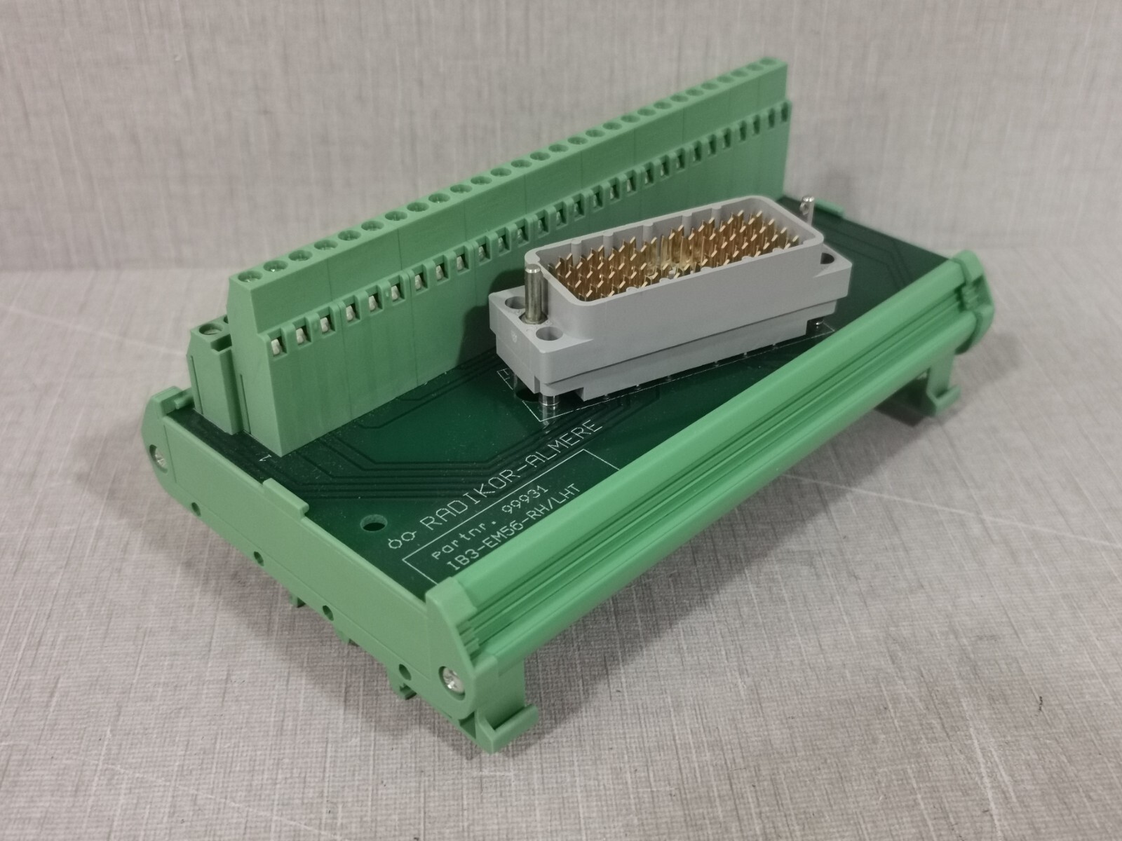Phoenix Contact IB 3-EM56-RH/LHT Phoenix Contact IB 3-EM56-RH/LHT Radikor-Almere 99931 Interconnection Module 5