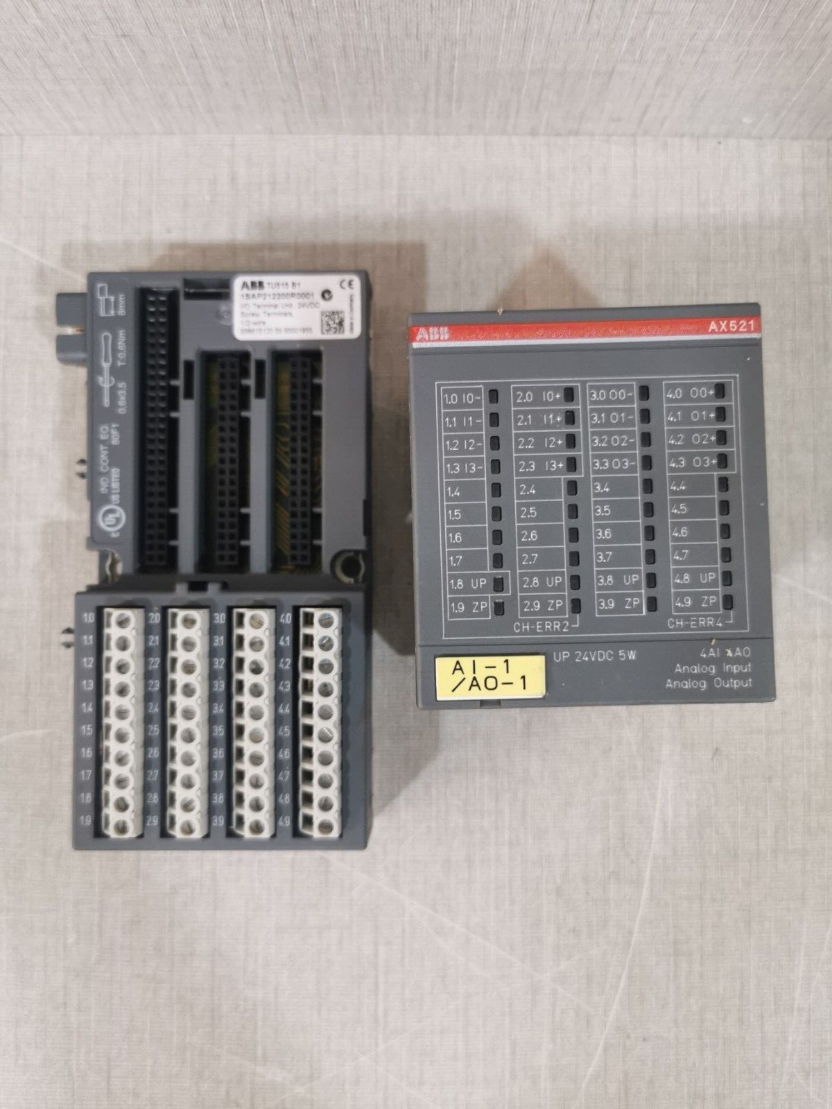 ABB AX521 B4 Analog Input/Output Module 1SAP250100R0001 with TU515 B1