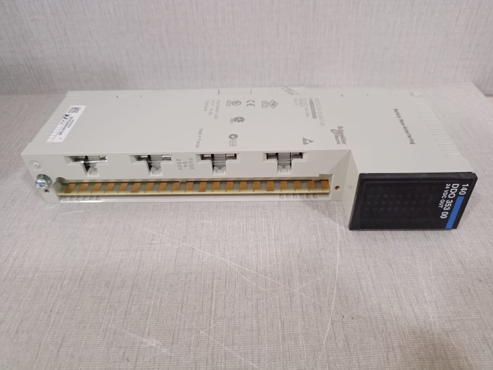 Schneider Electric 140DDO35300 Schneider Electric 140DDO35300 Modicon Module 3