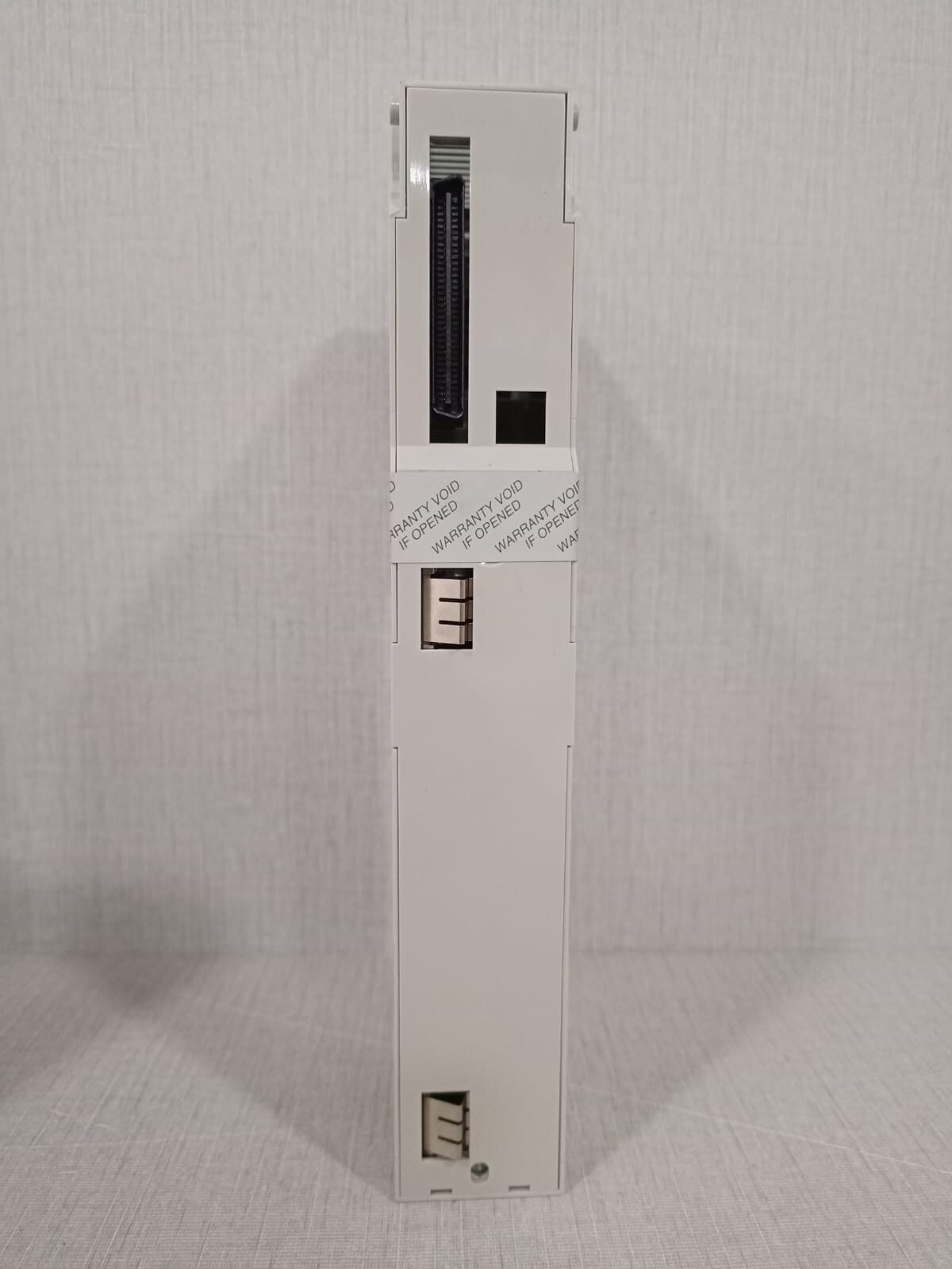 Schneider Electric 140DDO35300 Schneider Electric 140DDO35300 Modicon Module 6