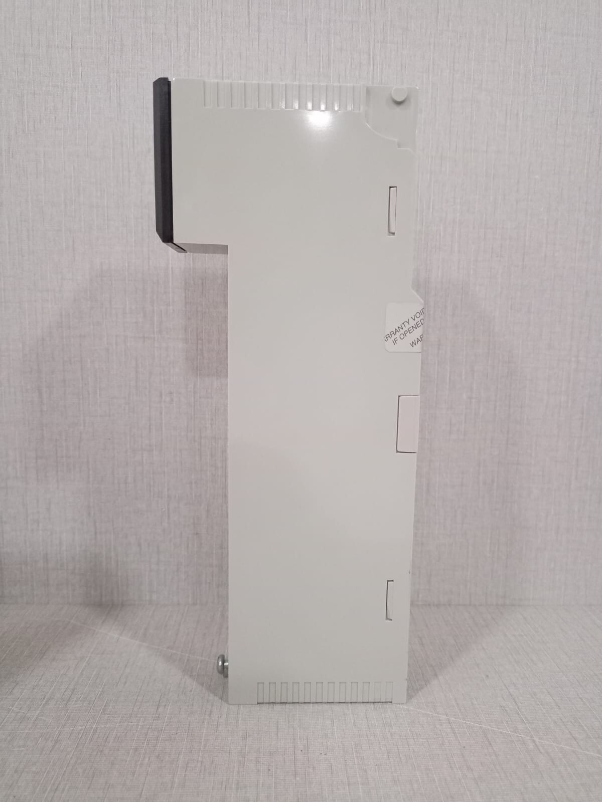 Schneider Electric 140DDO35300 Schneider Electric 140DDO35300 Modicon Module 7