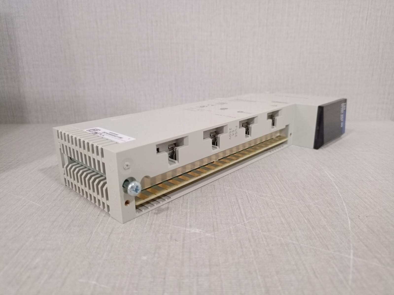 Schneider Electric 140DDO35300 Schneider Electric 140DDO35300 Modicon Module 8