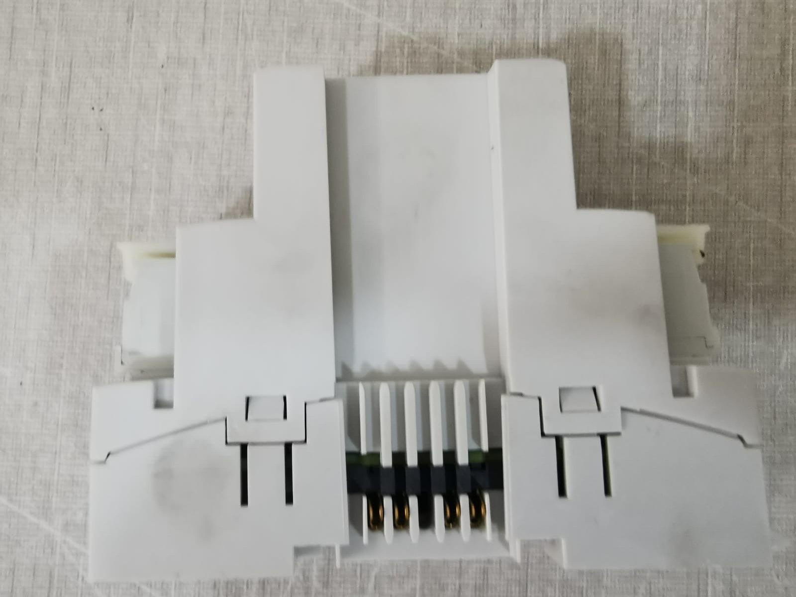 Siemens TXS1.EF10 LOT Siemens TXS1.EF10 Bus Connection Module 24V 9
