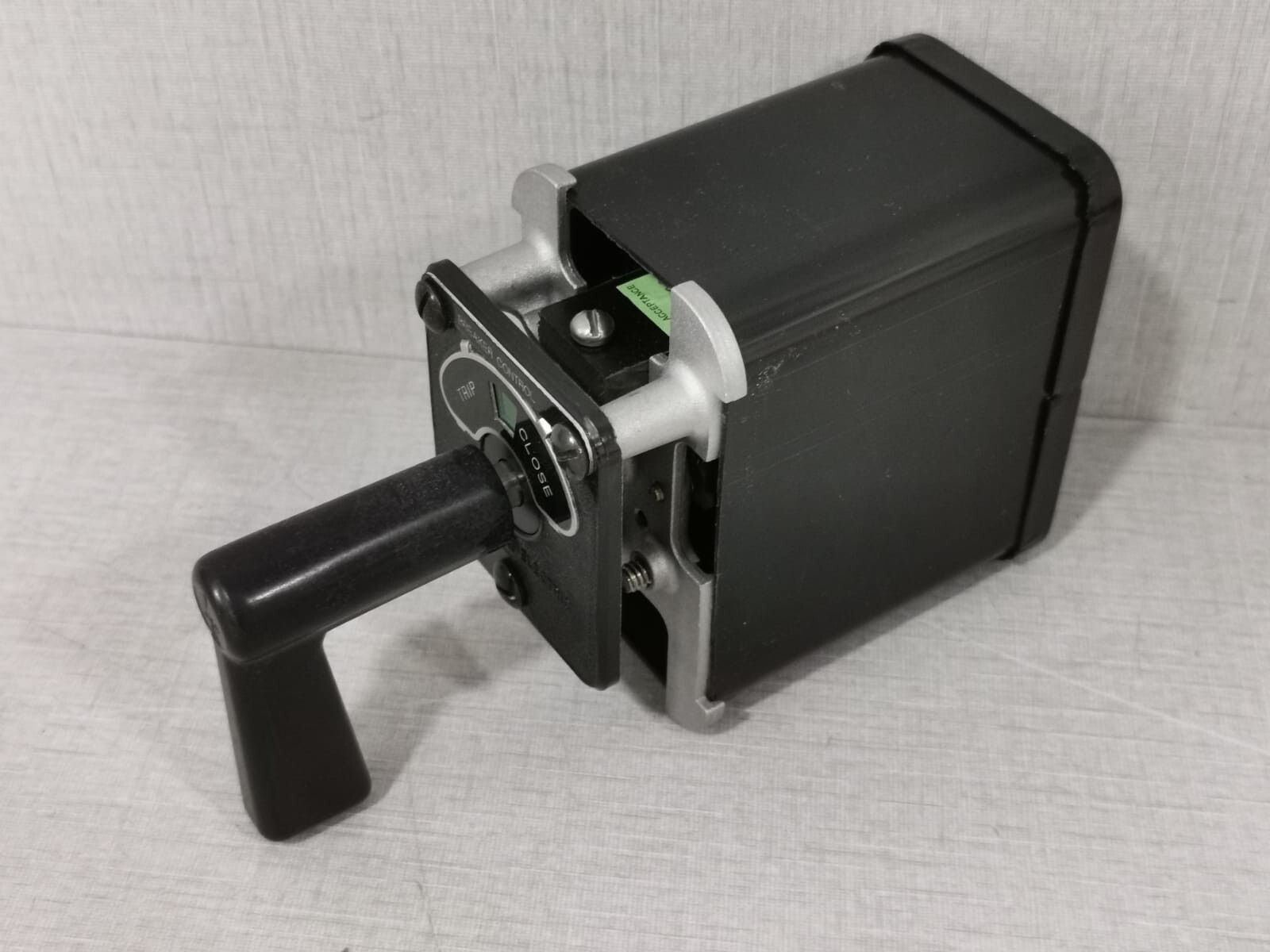 General Electric P120091646 General Electric D210284 Breaker Control P120091646 6