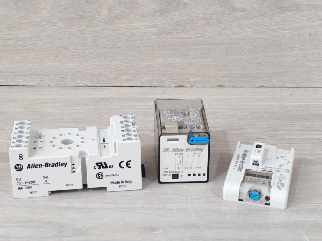 Allen Bradley 700-HT3 Ser.A / 700-HA33Z24-3 SER.D /700-HT3 SER.A Allen Bradley 700-HT3 Ser.A / 700-HA33Z24-3 SER.D /700-HT3 SER.A TIMING MODULE 2