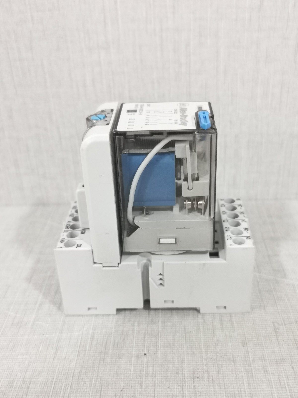 Allen Bradley 700-HT3 Ser.A / 700-HA33Z24-3 SER.D /700-HT3 SER.A Allen Bradley 700-HT3 Ser.A / 700-HA33Z24-3 SER.D /700-HT3 SER.A TIMING MODULE 6