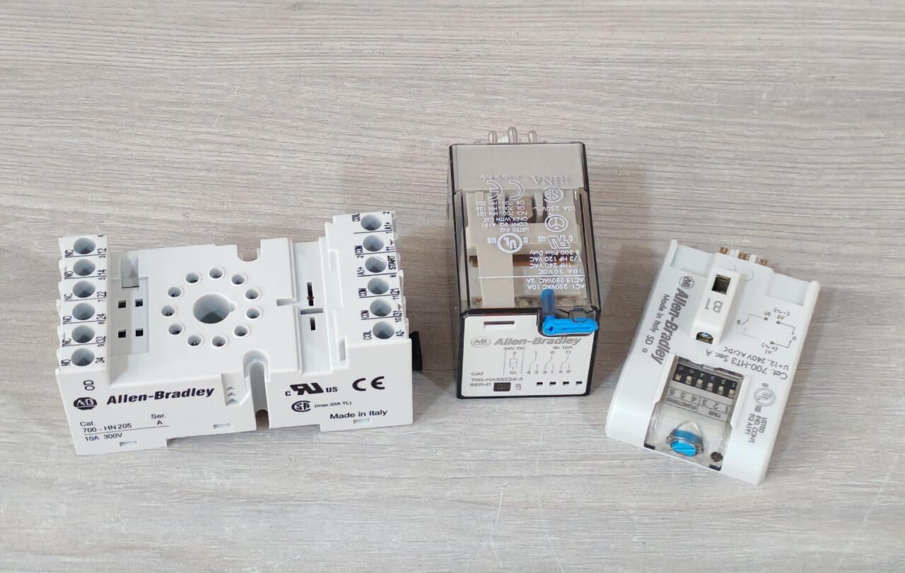 Allen Bradley 700-HT3 Ser.A / 700-HA33Z24-3 SER.D /700-HT3 SER.A TIMING MODULE