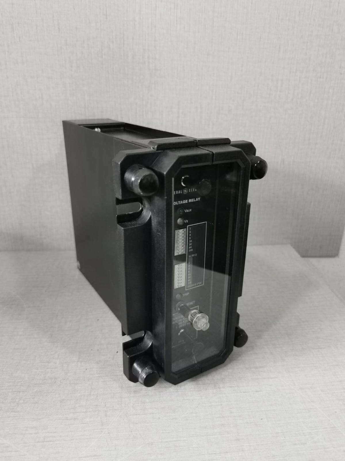 GE TOV4023I030G00C GE MULTILIN TOV4023I030G00C VOLTAGE RELAY 48-125VDC-VAC 50/60Hz 4