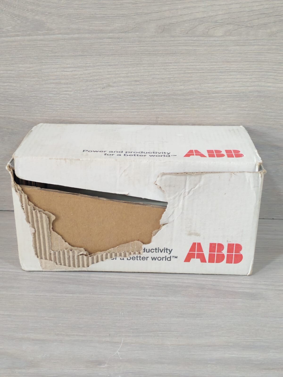 ABB 2CDG 006 197 R0037 ABB 2CDG 006 197 R0037 I Bus KNX 6197/13 101 500 UD/S 4.315.2 Universal Dimmer Actuator 230V 2