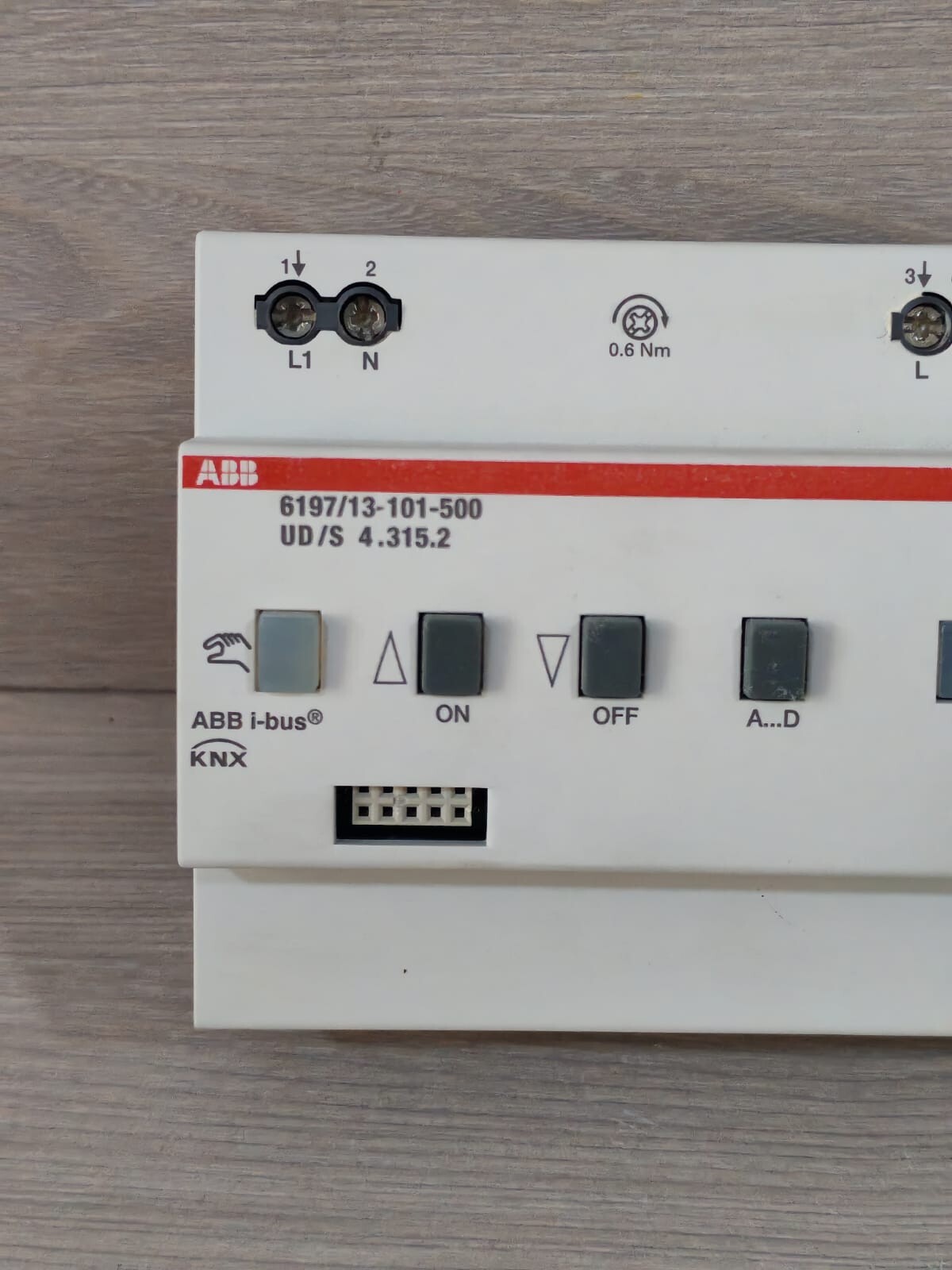 ABB 2CDG 006 197 R0037 ABB 2CDG 006 197 R0037 I Bus KNX 6197/13 101 500 UD/S 4.315.2 Universal Dimmer Actuator 230V 4