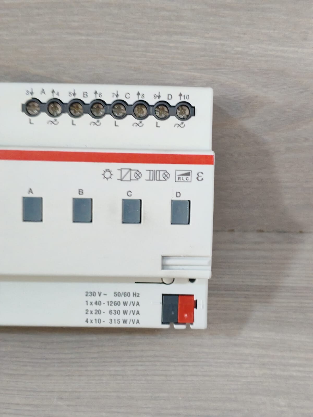 ABB 2CDG 006 197 R0037 ABB 2CDG 006 197 R0037 I Bus KNX 6197/13 101 500 UD/S 4.315.2 Universal Dimmer Actuator 230V 5