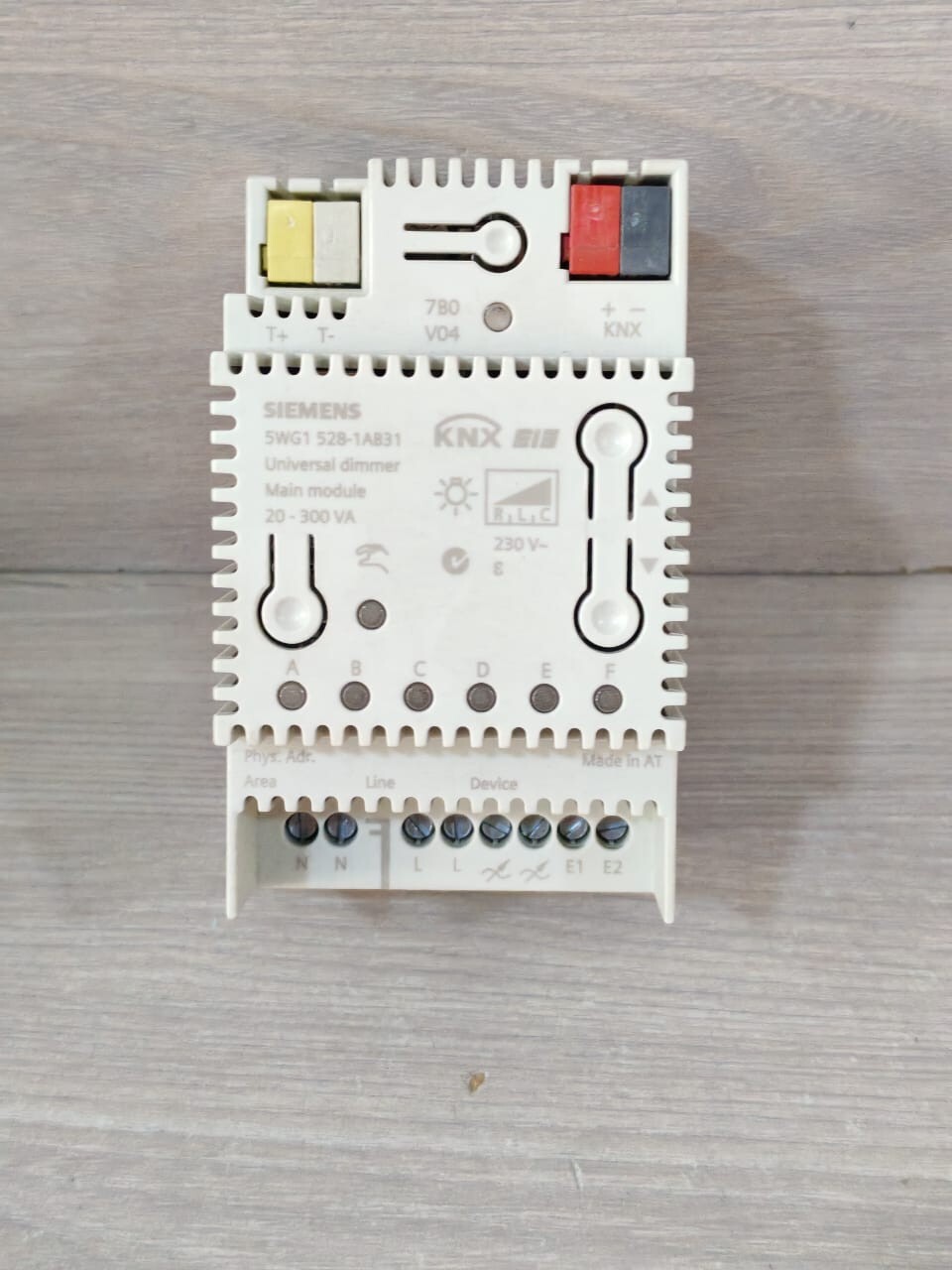 Siemens 5WG1 528-1AB31 SIEMENS 5WG1 528-1AB31 UNIVERSAL DIMMER MAIN MODULE 20-300 VA 2