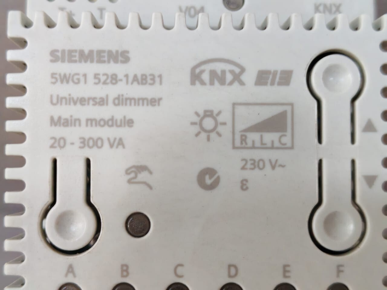 Siemens 5WG1 528-1AB31 SIEMENS 5WG1 528-1AB31 UNIVERSAL DIMMER MAIN MODULE 20-300 VA 3