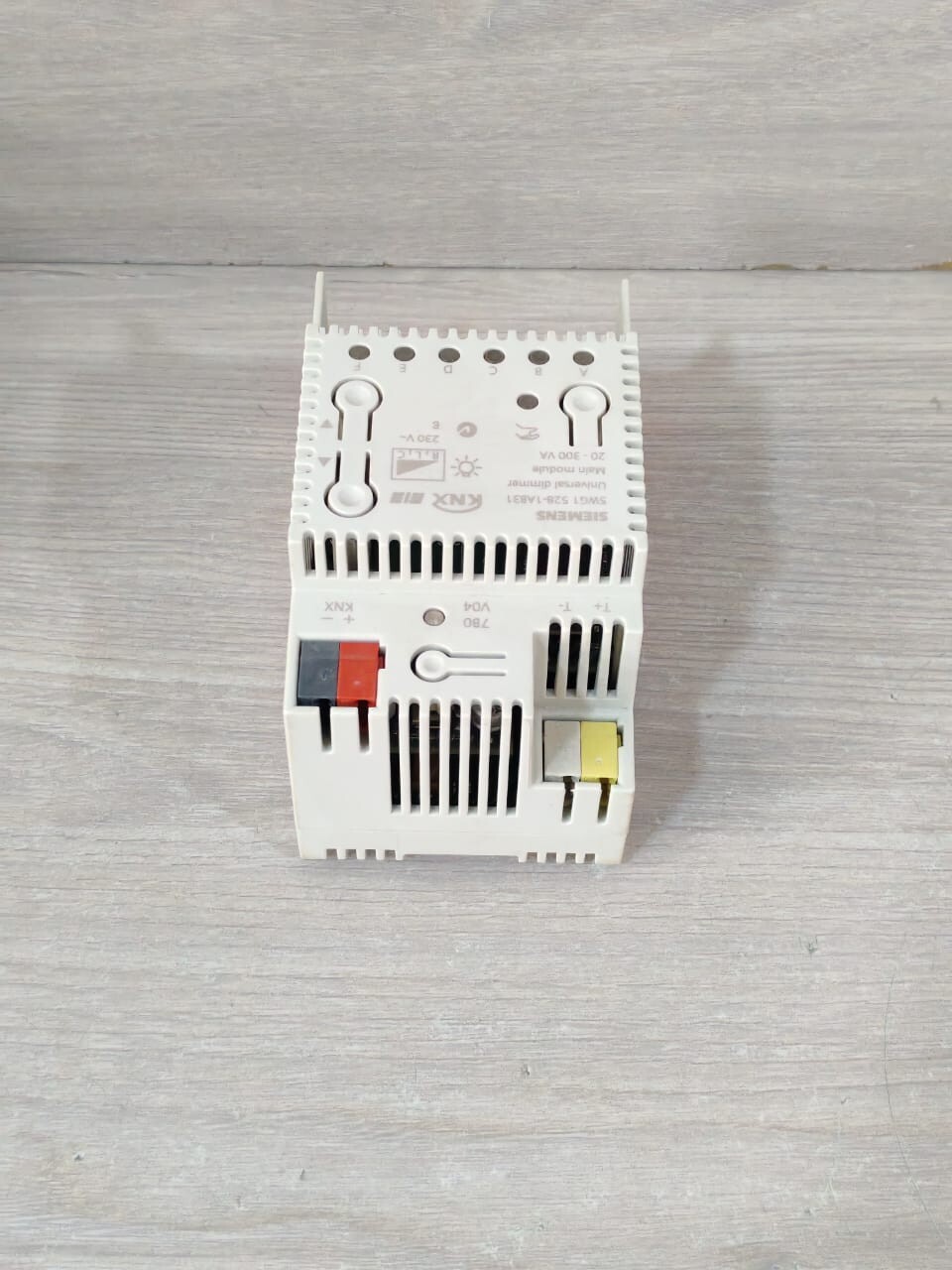 Siemens 5WG1 528-1AB31 SIEMENS 5WG1 528-1AB31 UNIVERSAL DIMMER MAIN MODULE 20-300 VA 8