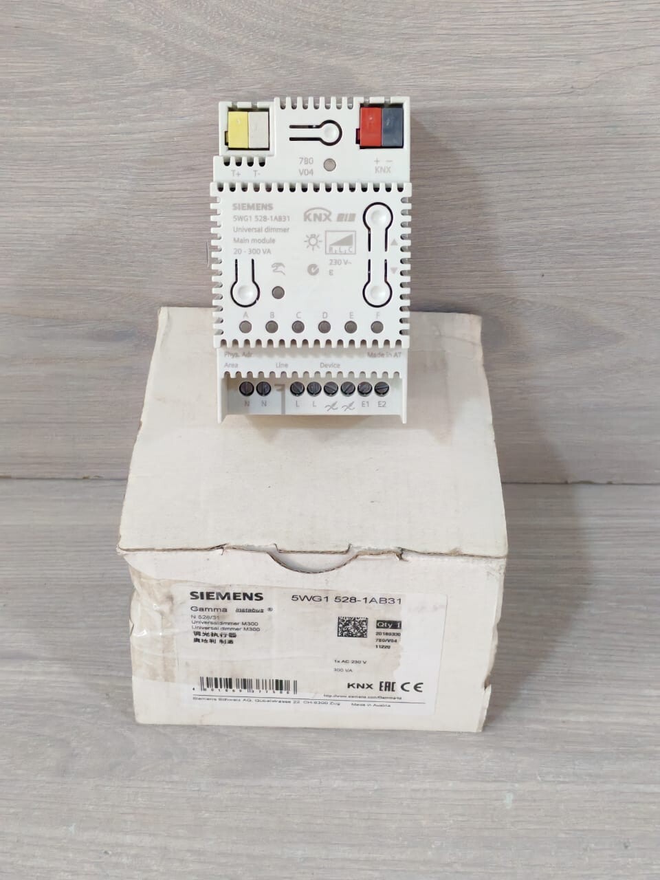 SIEMENS 5WG1 528-1AB31 UNIVERSAL DIMMER MAIN MODULE 20-300 VA - WITH FILTHY BOX
