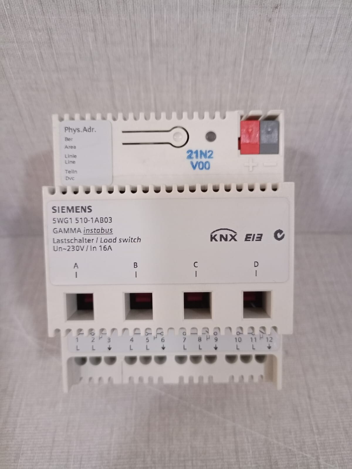 Siemens 5WG1 510-1AB03 SIEMENS 5WG1 510-1AB03 SWITCH KNX Load switch, 4 x AC 230 V, 16 A 2