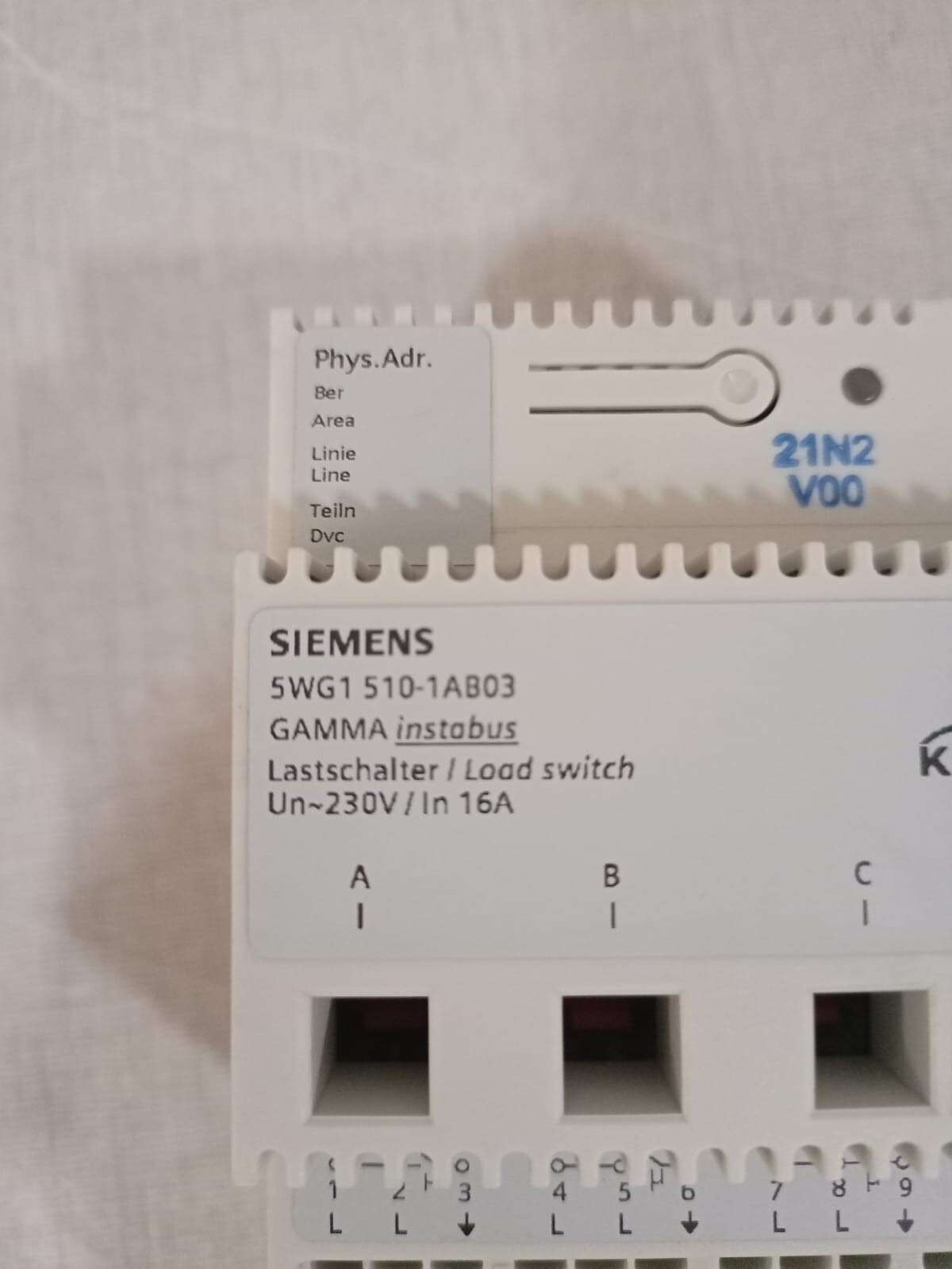 Siemens 5WG1 510-1AB03 SIEMENS 5WG1 510-1AB03 SWITCH KNX Load switch, 4 x AC 230 V, 16 A 3