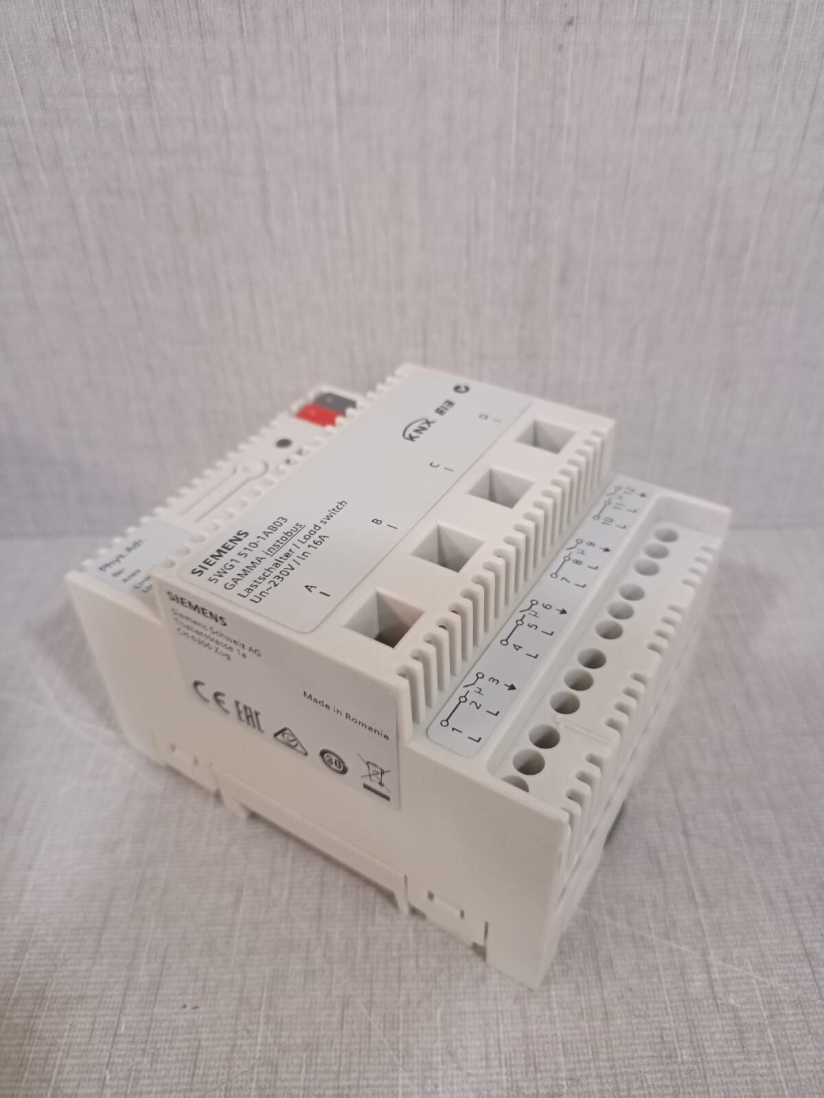 Siemens 5WG1 510-1AB03 SIEMENS 5WG1 510-1AB03 SWITCH KNX Load switch, 4 x AC 230 V, 16 A 4