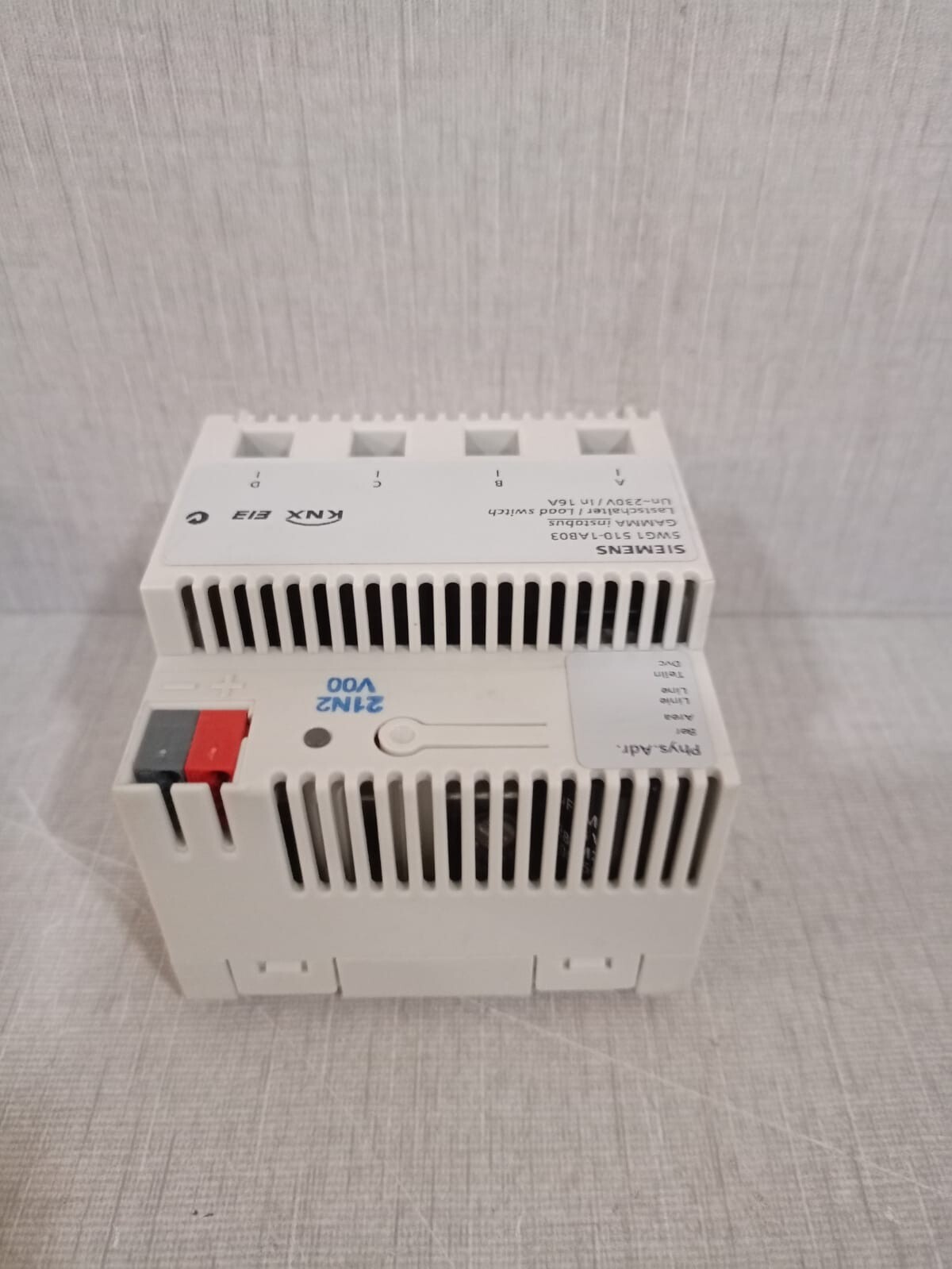 Siemens 5WG1 510-1AB03 SIEMENS 5WG1 510-1AB03 SWITCH KNX Load switch, 4 x AC 230 V, 16 A 7