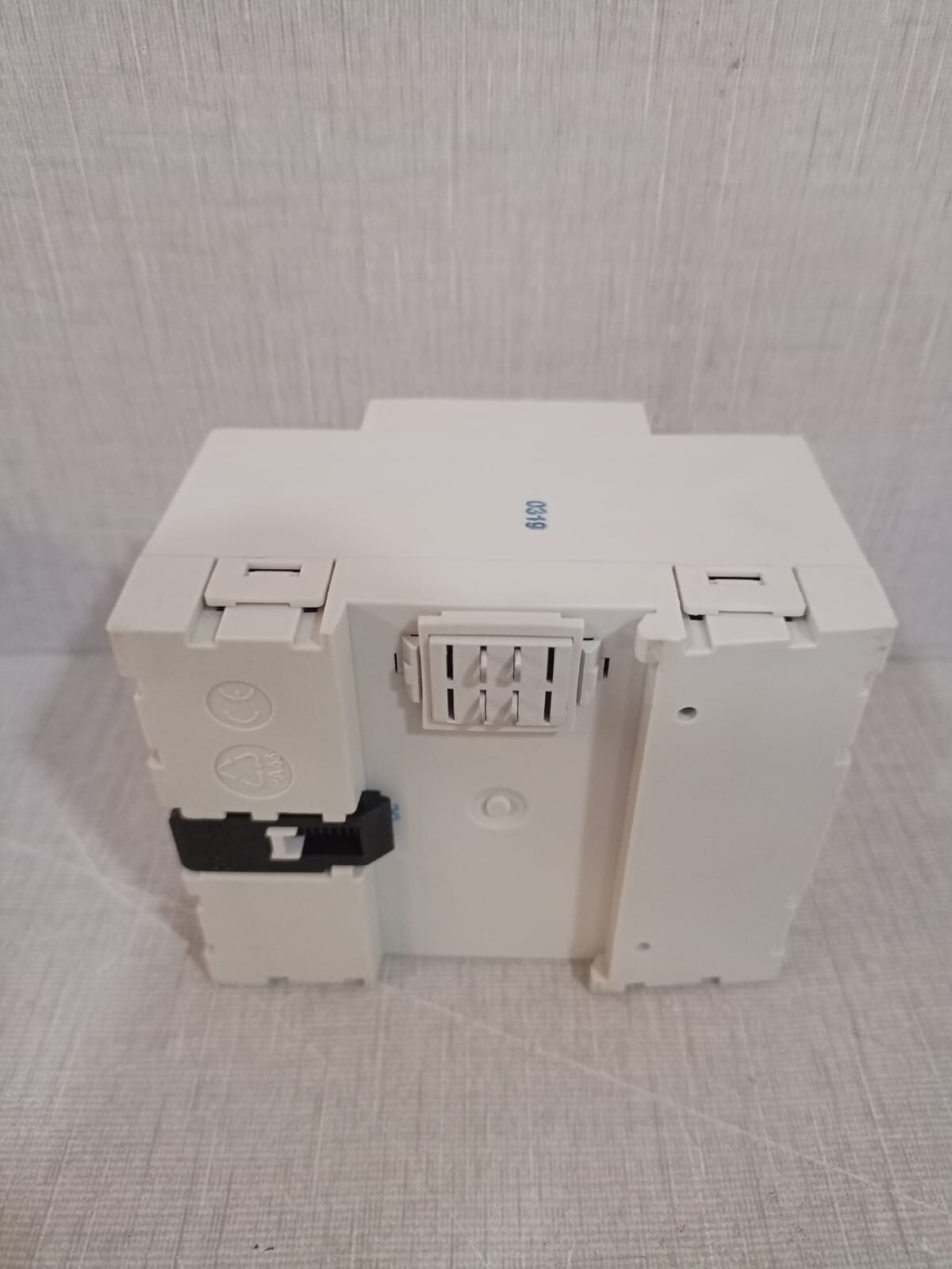 Siemens 5WG1 510-1AB03 SIEMENS 5WG1 510-1AB03 SWITCH KNX Load switch, 4 x AC 230 V, 16 A 8