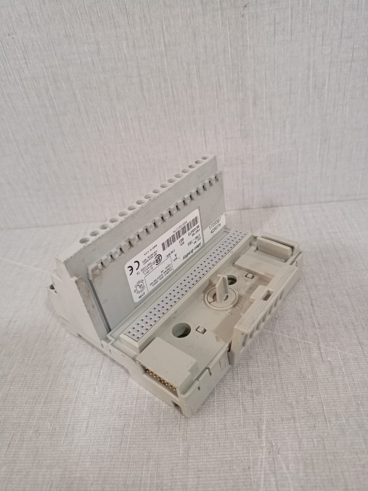 Allen Bradley 1794-TB3 A Allen Bradley 1794-TB3 A Flex Terminal Base 96145473 Rev.B01 3