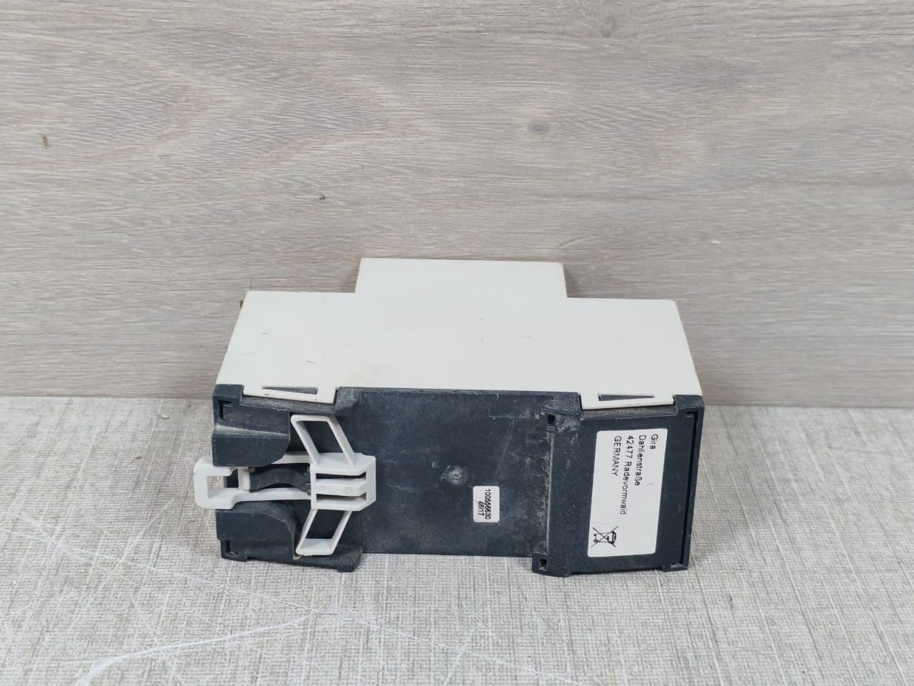 GIRA 1023 00/I02 GIRA 1023 00/I02 KNX Line Coupler 8