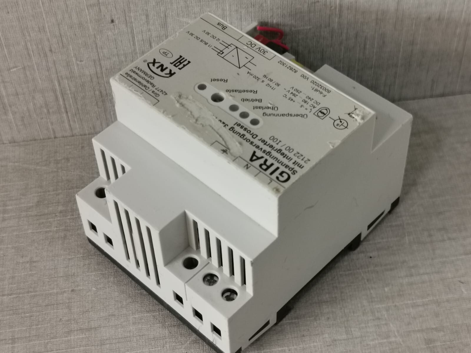 GIRA GIRA-2122-00 GIRA 2122 00 / I00 Power Supply 320mA 9