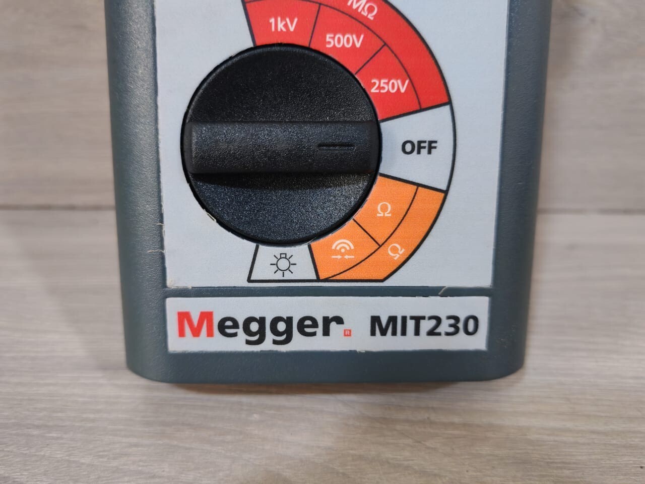 Megger MIT230 MEGGER MIT230 METER INSULATOR TESTER 3