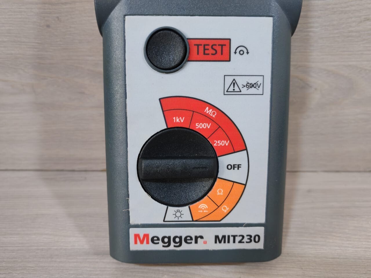 Megger MIT230 MEGGER MIT230 METER INSULATOR TESTER 4