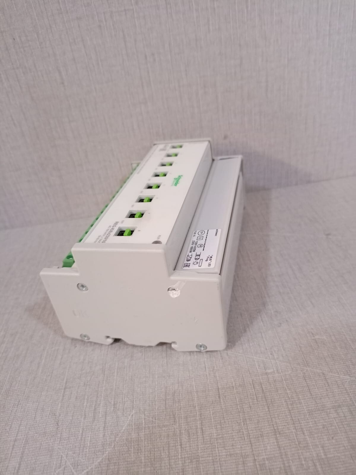 Schneider MTN647895 Schneider MTN647895 Switch Actuator with Current Detection and Manual Mode 4