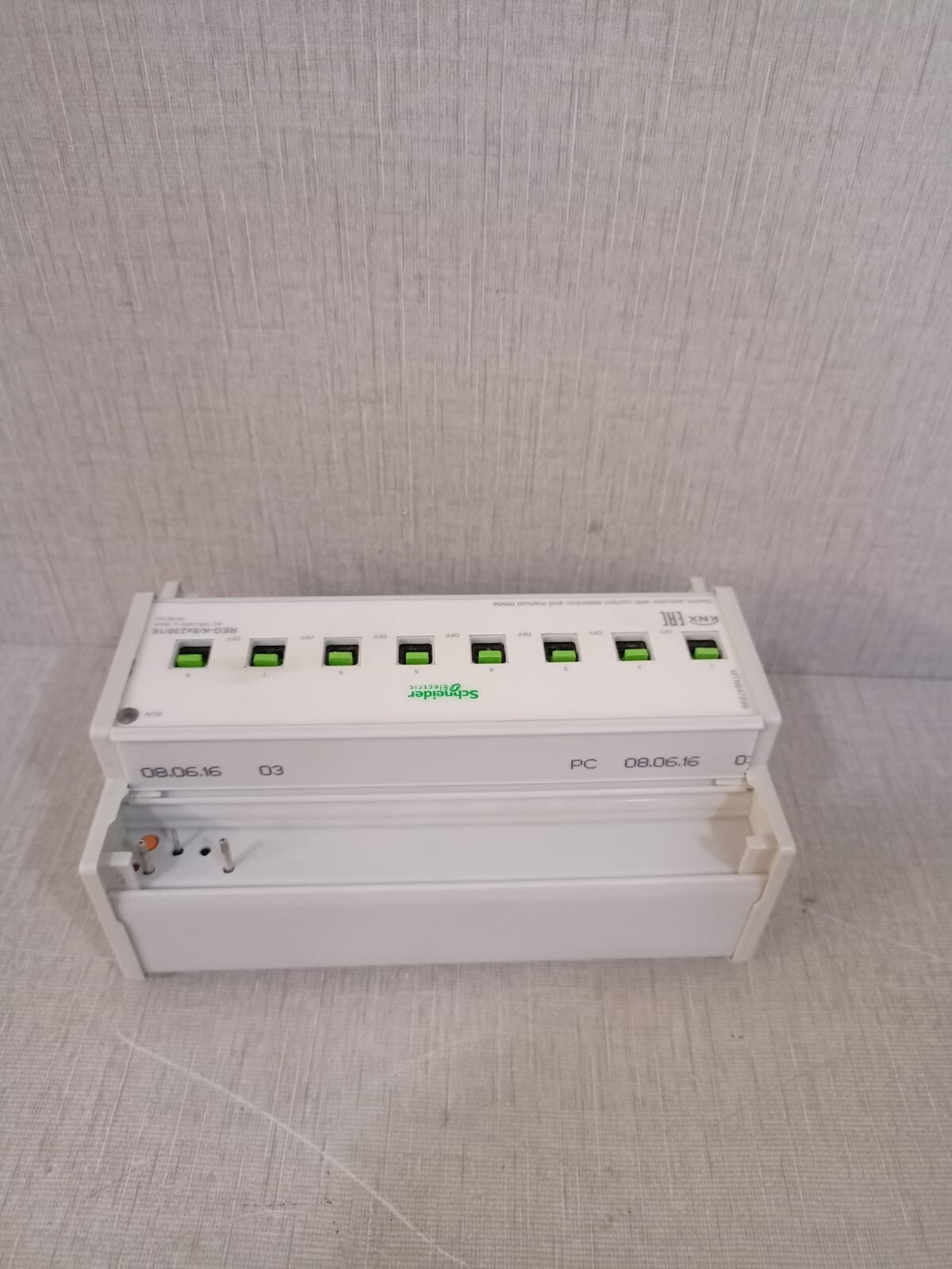 Schneider MTN647895 Schneider MTN647895 Switch Actuator with Current Detection and Manual Mode 8