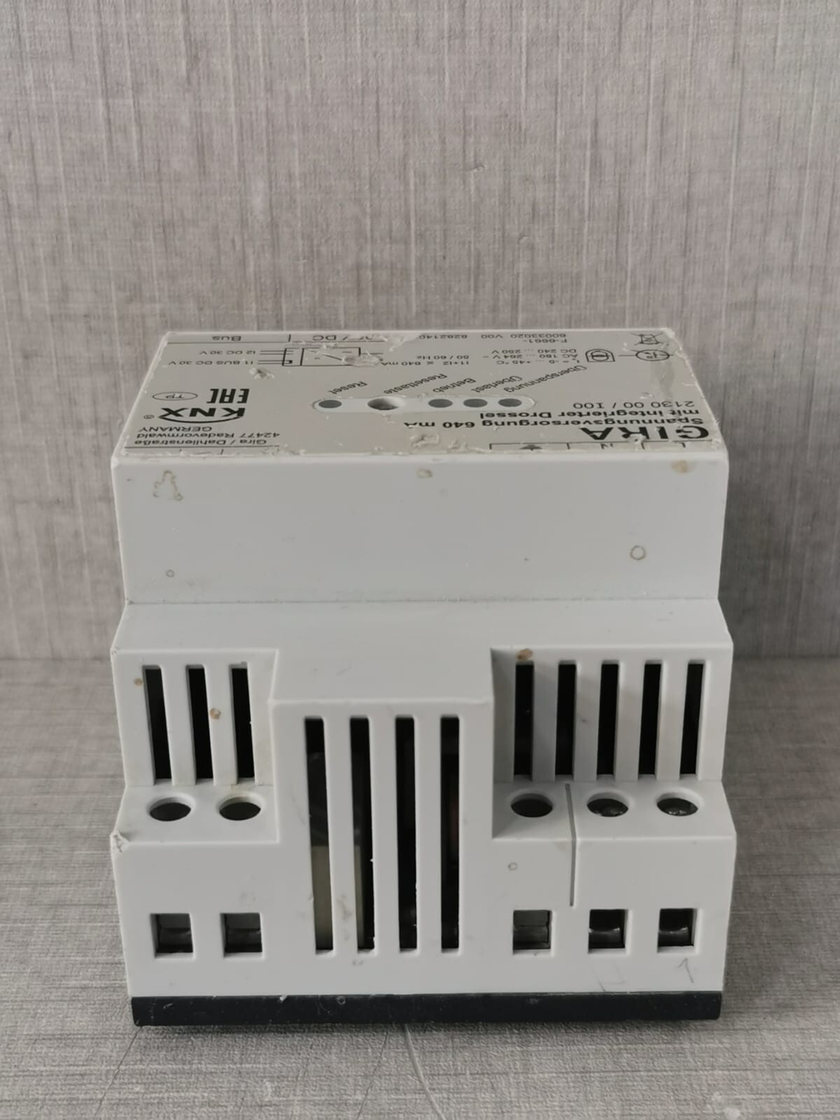 GIRA 2130 00/I00 GIRA 2130 00/I00 Power Supply 640mA 5