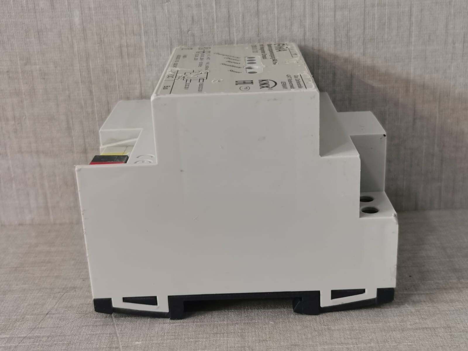 GIRA 2130 00/I00 GIRA 2130 00/I00 Power Supply 640mA 7