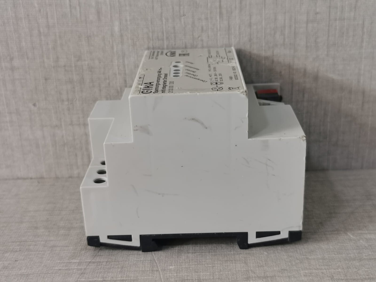 GIRA 2130 00/I00 GIRA 2130 00/I00 Power Supply 640mA 8