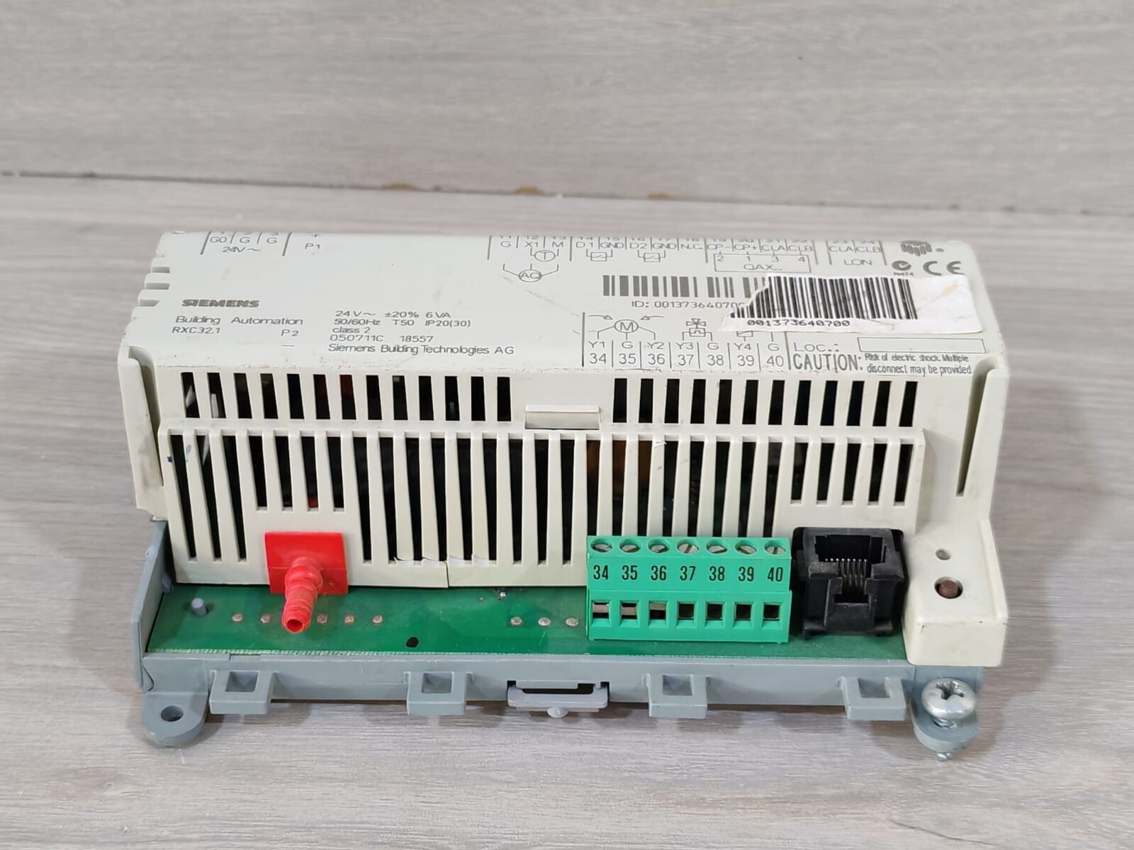 Siemens RXC32.1 SIEMENS RXC32.1 ROOM CONTROLLER - WITH BROKEN FRAME 4