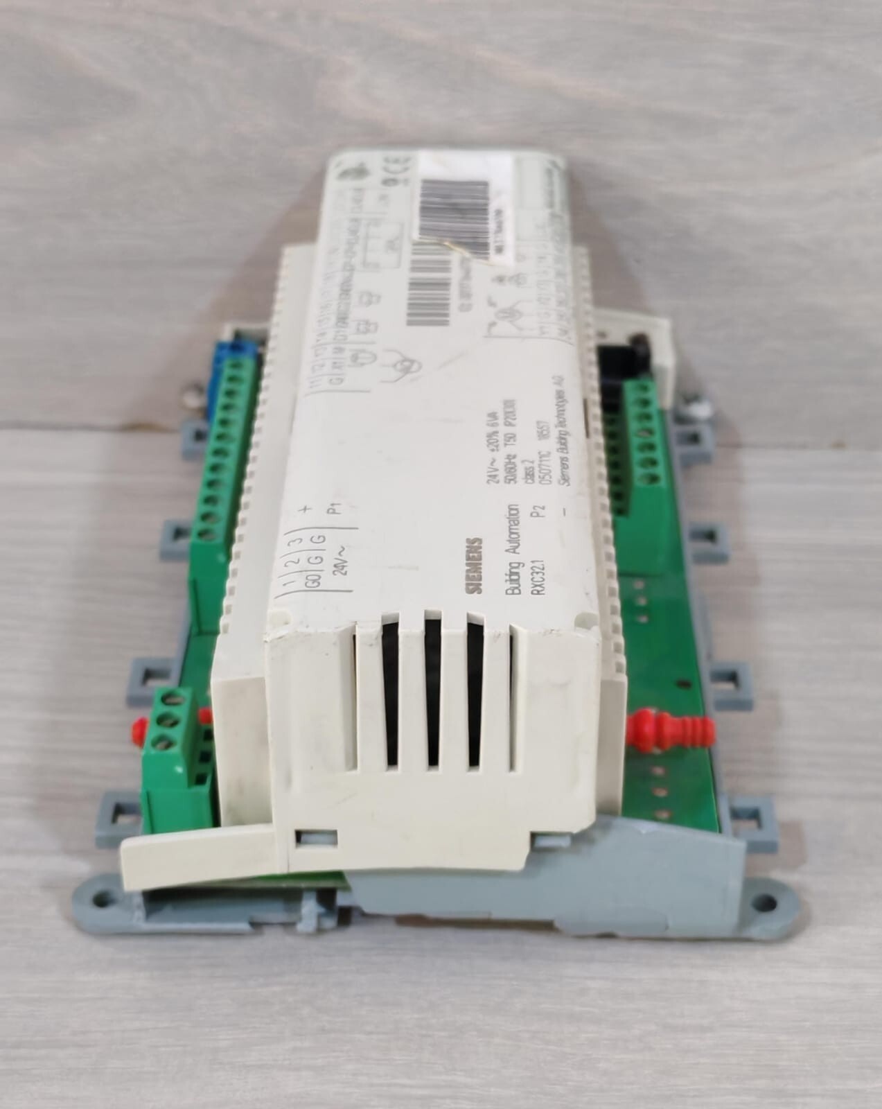 Siemens RXC32.1 SIEMENS RXC32.1 ROOM CONTROLLER - WITH BROKEN FRAME 6